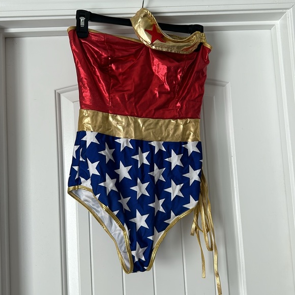 Wonder Woman Costume - Picture 2 of 4